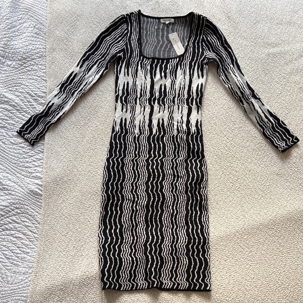 Chic Monochrome Long Sleeve Dress